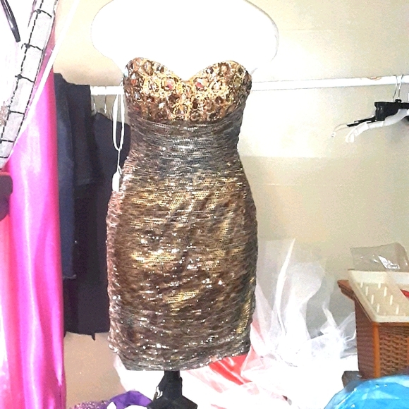 Homecoming short  dress - Picture 2 of 12